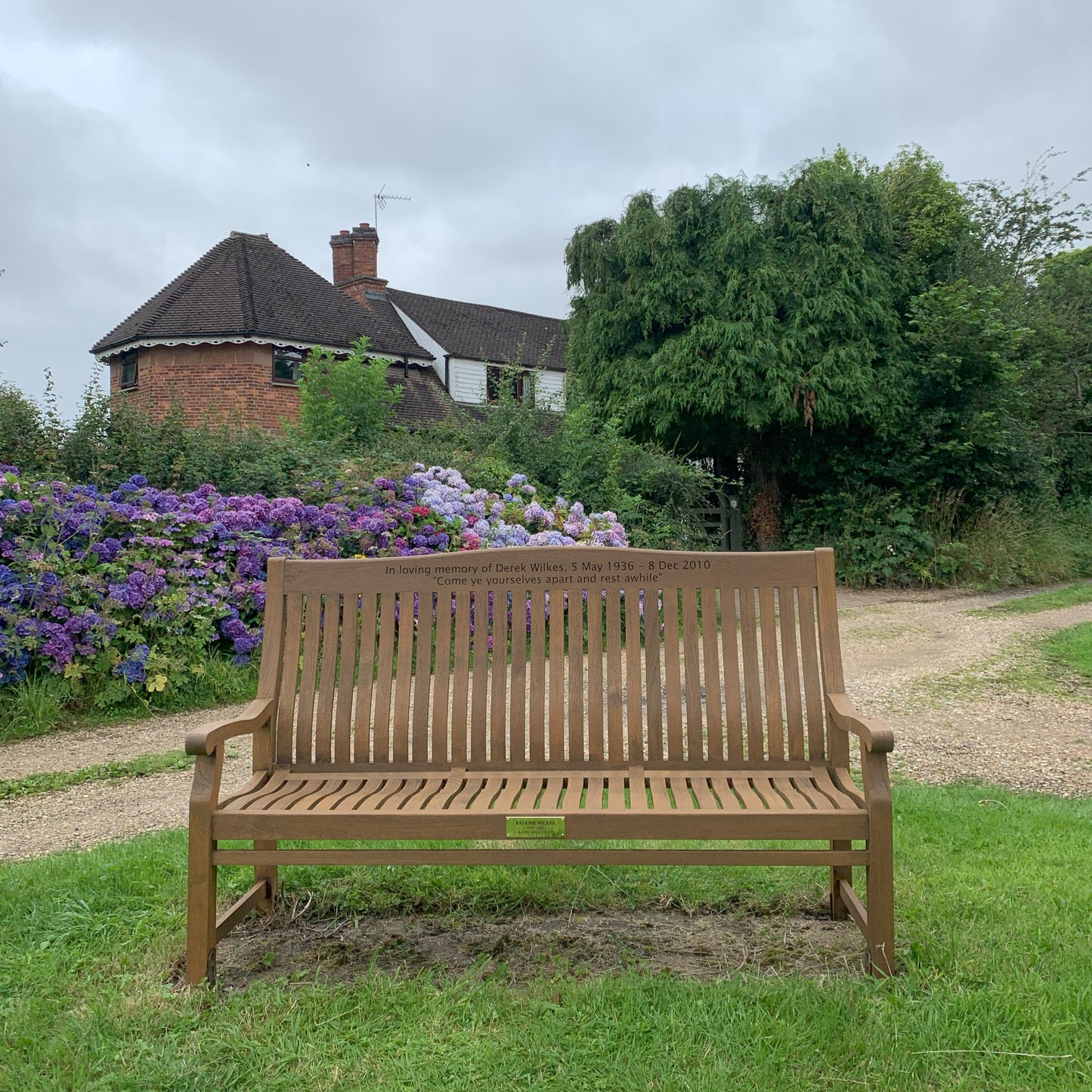 6"x2" brass plaque fitted to Malvern 6ft memorial bench