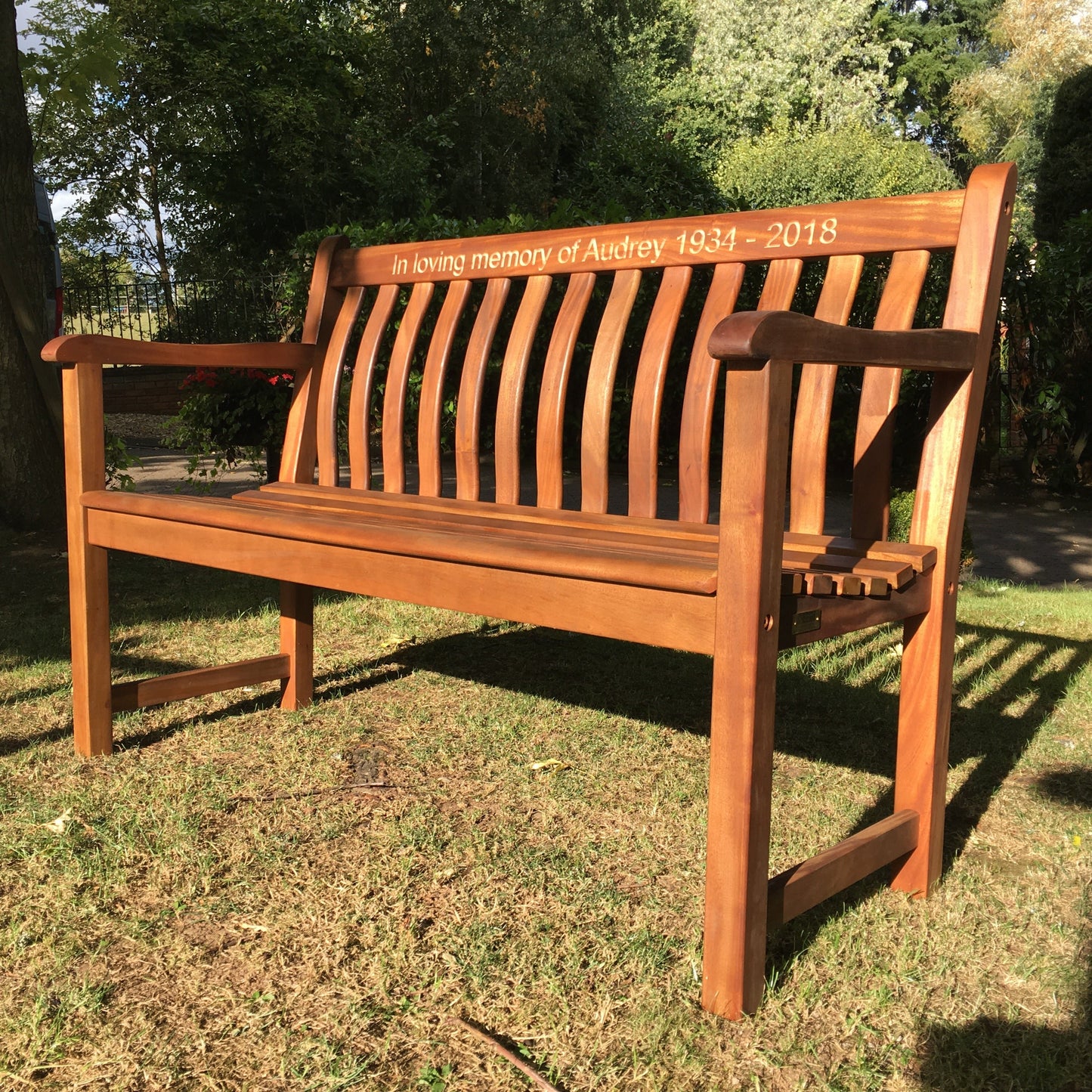 Broadfield Memorial Bench 4ft Cornis + FREE cornis oil