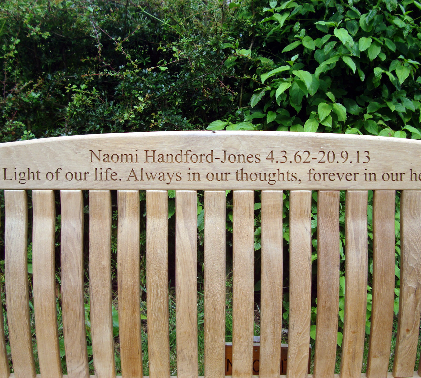 Windsor Memorial Bench 6ft Teak | 4Memorial Benches – 4memorialbench